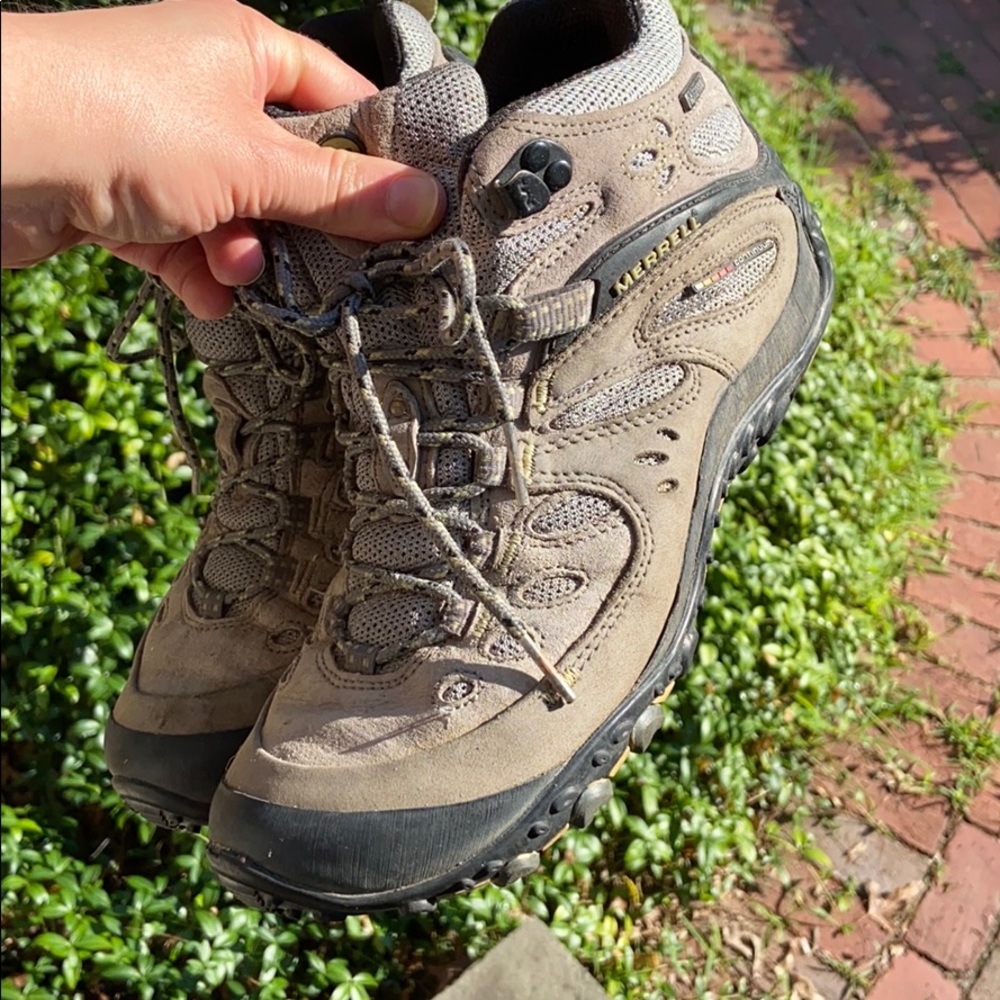 Women’s Merrell waterproof hiking books size 8.5
